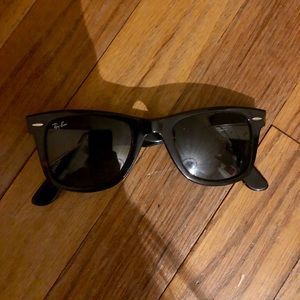 Wayfarer women’s ray bans! Never worn!